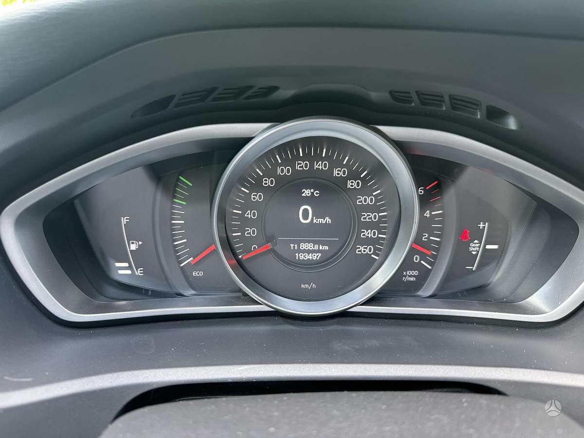 Volvo V40, 1.6 l., hatchback