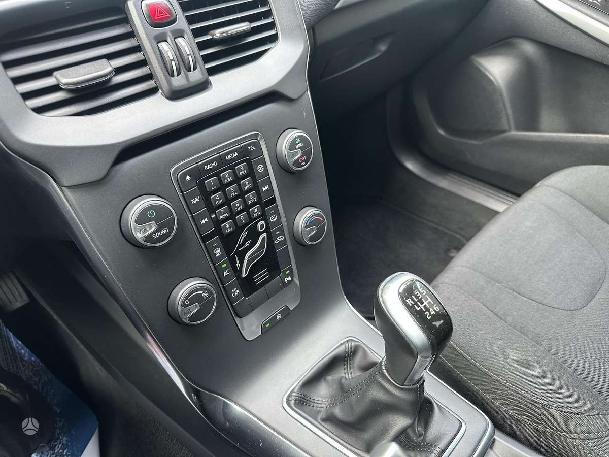 Volvo V40, 1.6 l., hatchback