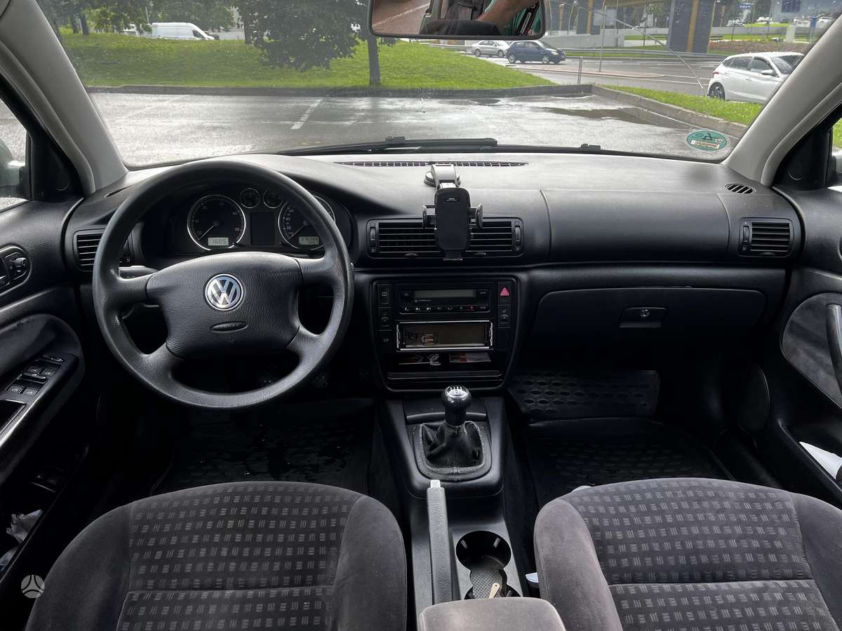 Volkswagen Passat - 11