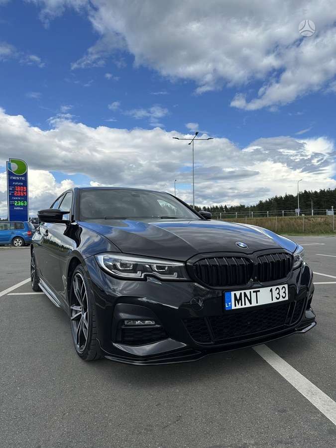 BMW 330, 2.0 l., Седан