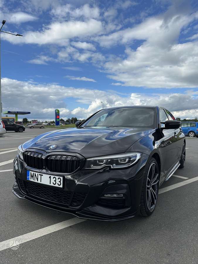 BMW 330, 2.0 l., Седан