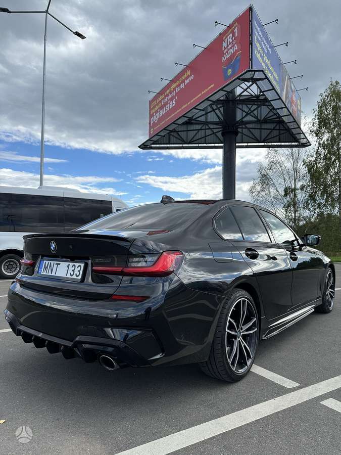 BMW 330, 2.0 l., Седан