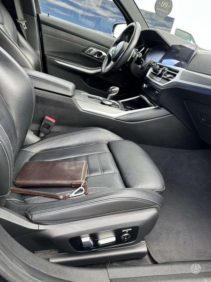 BMW 330, 2.0 l., Седан