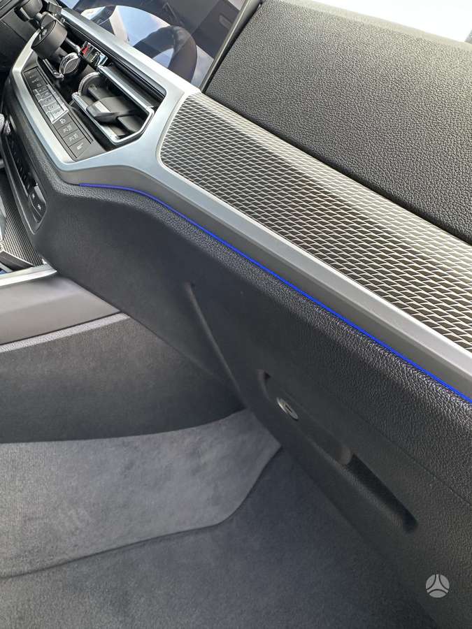 BMW 330, 2.0 l., Седан