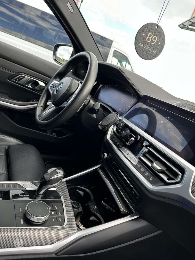 BMW 330, 2.0 l., Седан