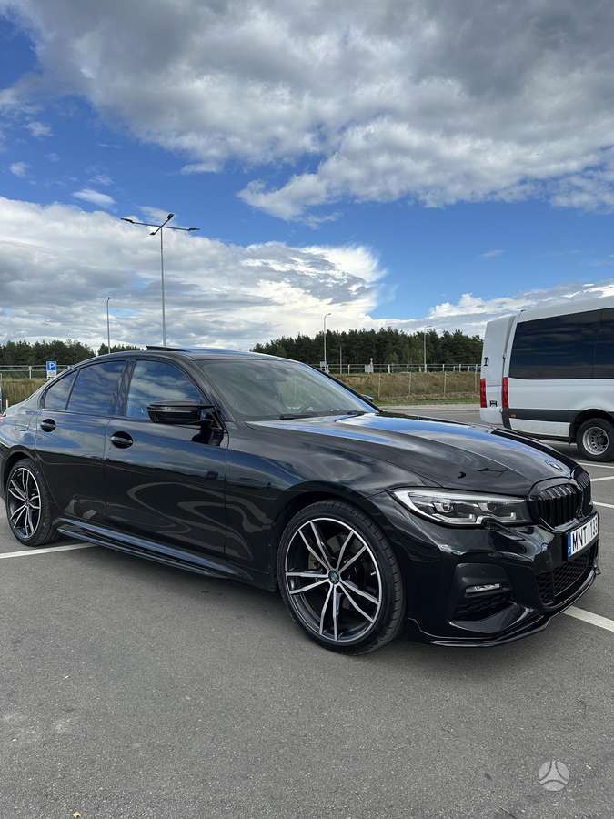 BMW 330, 2.0 l., Седан