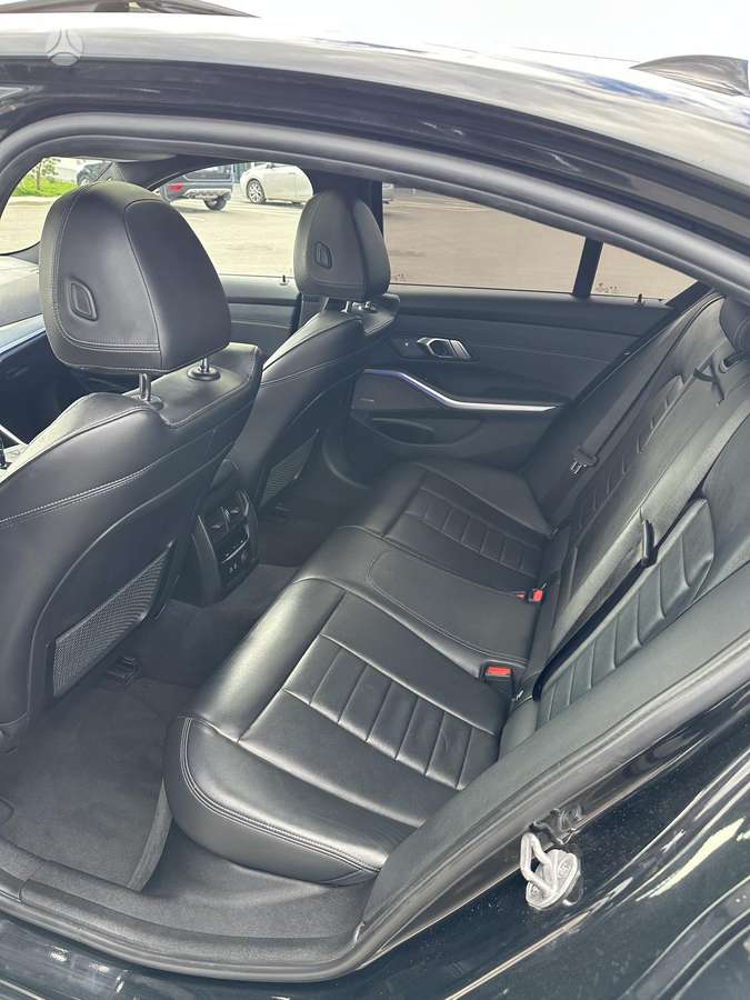 BMW 330, 2.0 l., Седан