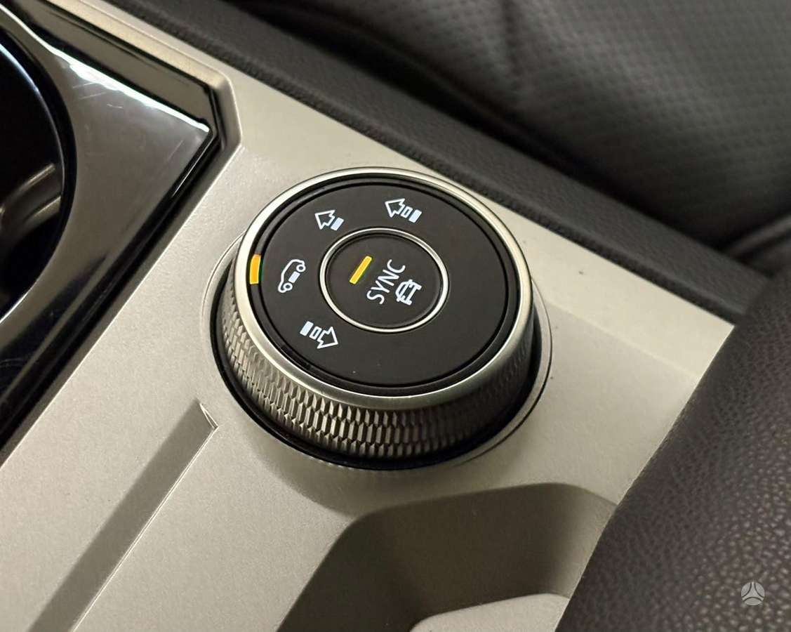 Volkswagen Touareg - 11