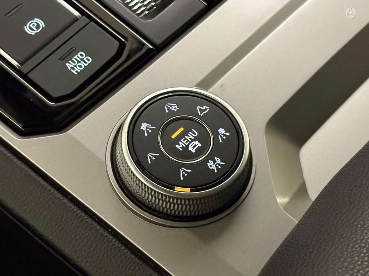 Volkswagen Touareg - 12