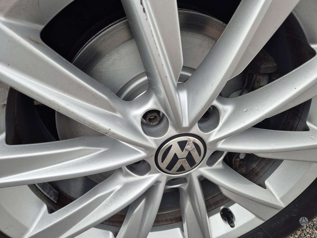 Volkswagen Tiguan - 12