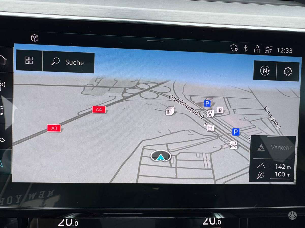 Audi e-tron S, off-road / crossover