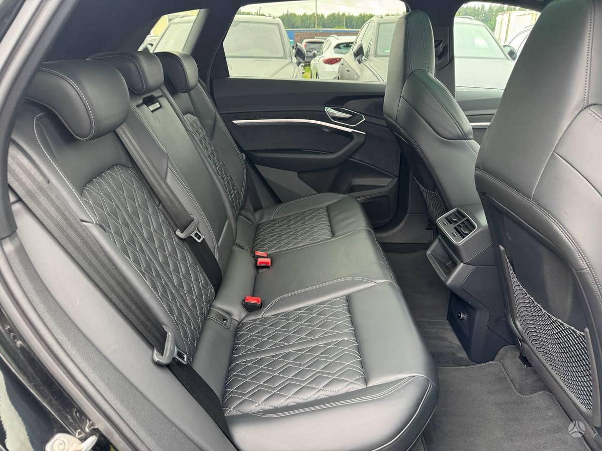 Audi e-tron S, visureigis / krosoveris
