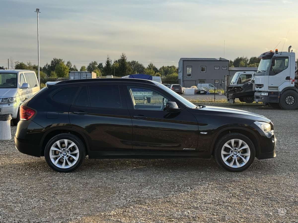 BMW X1, 2.0 l., off-road / crossover