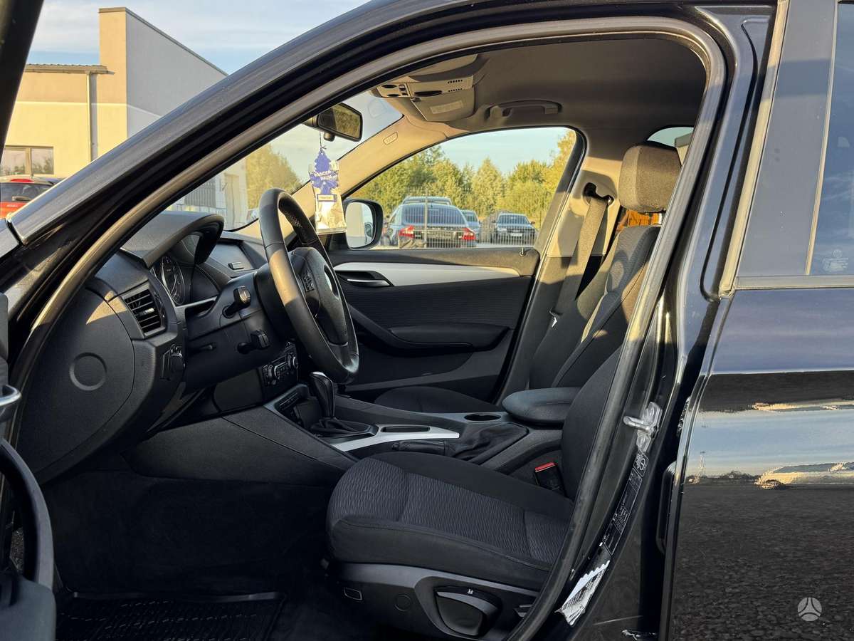 BMW X1, 2.0 l., off-road / crossover