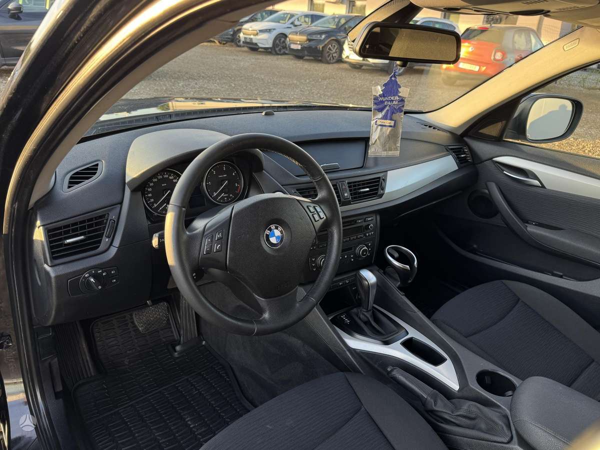 BMW X1, 2.0 l., off-road / crossover