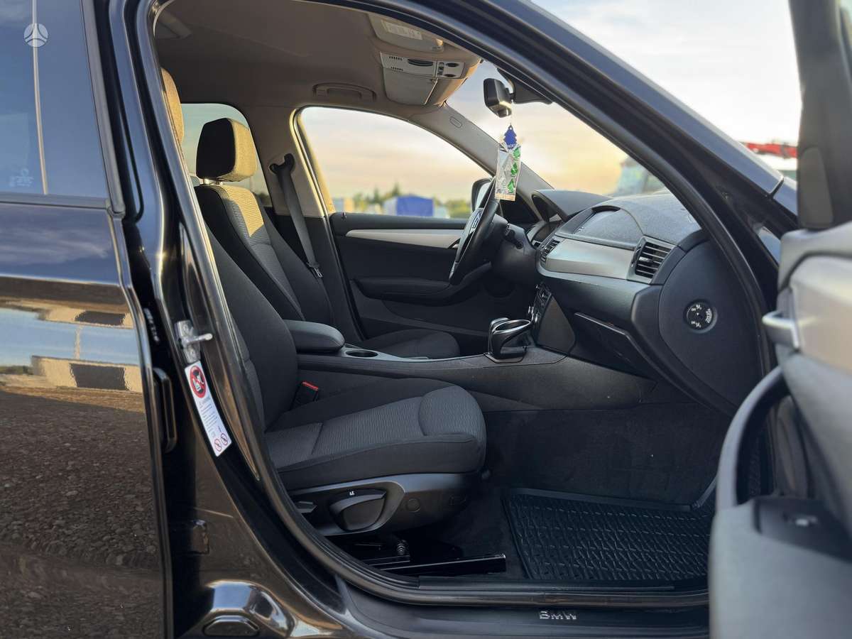 BMW X1, 2.0 l., off-road / crossover