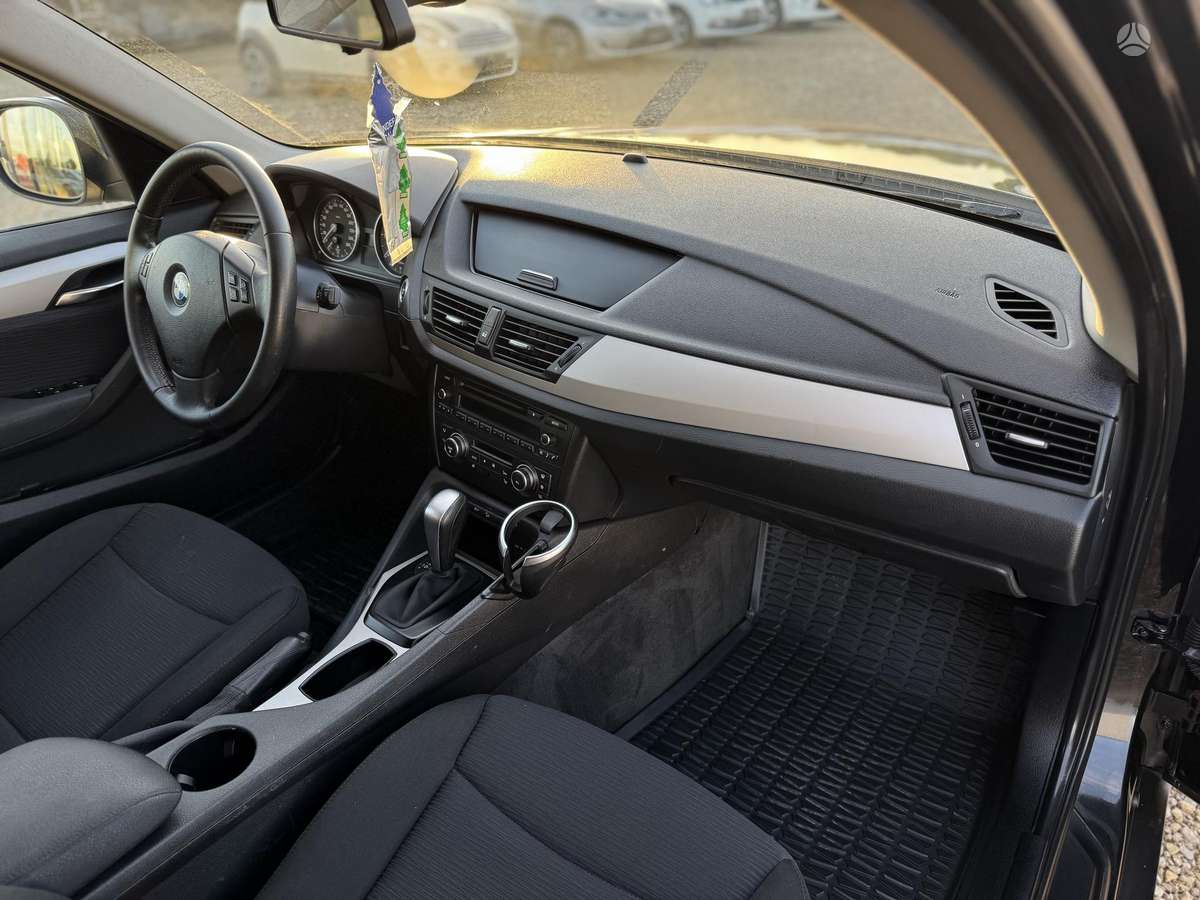 BMW X1, 2.0 l., off-road / crossover