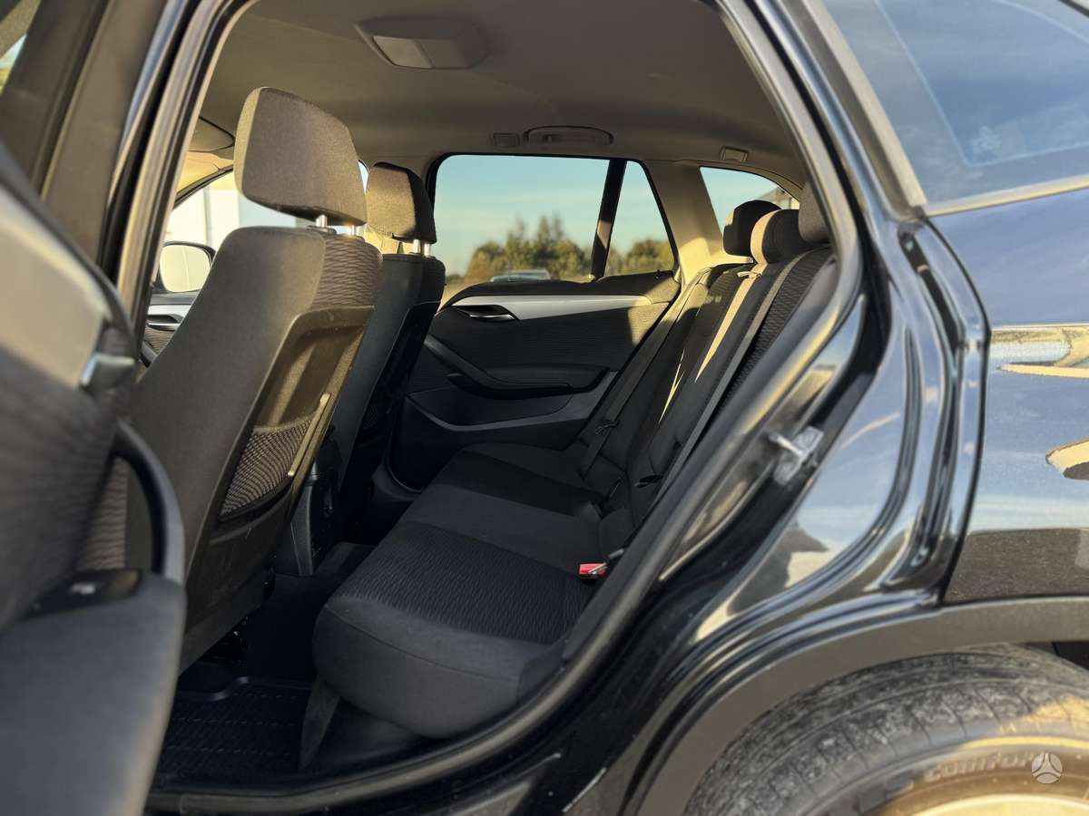 BMW X1, 2.0 l., off-road / crossover
