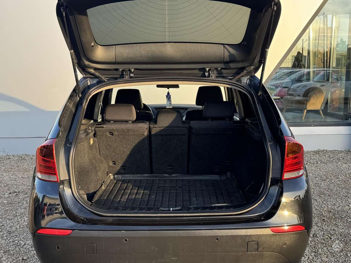 BMW X1, 2.0 l., off-road / crossover