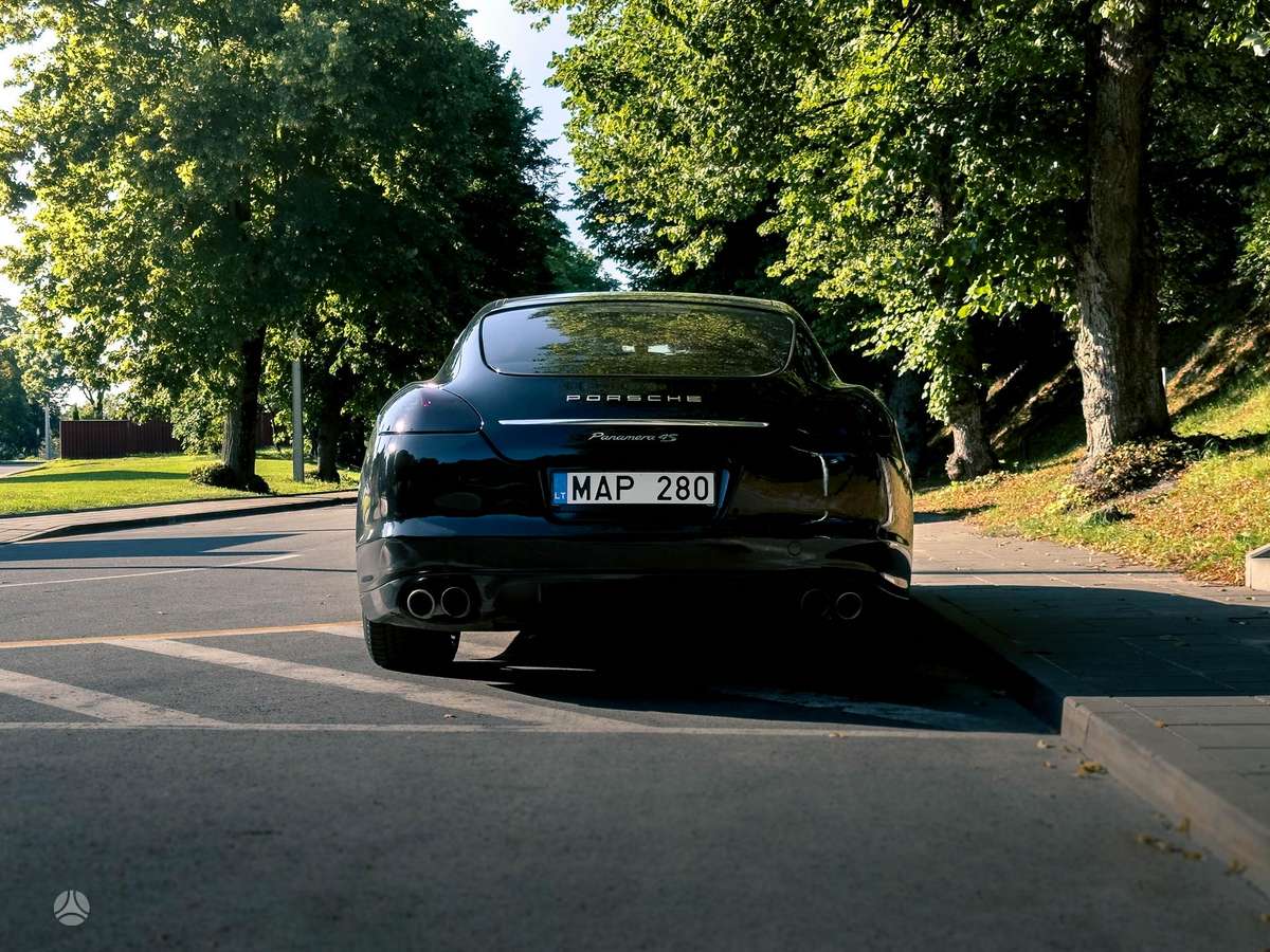 Porsche Panamera - 4