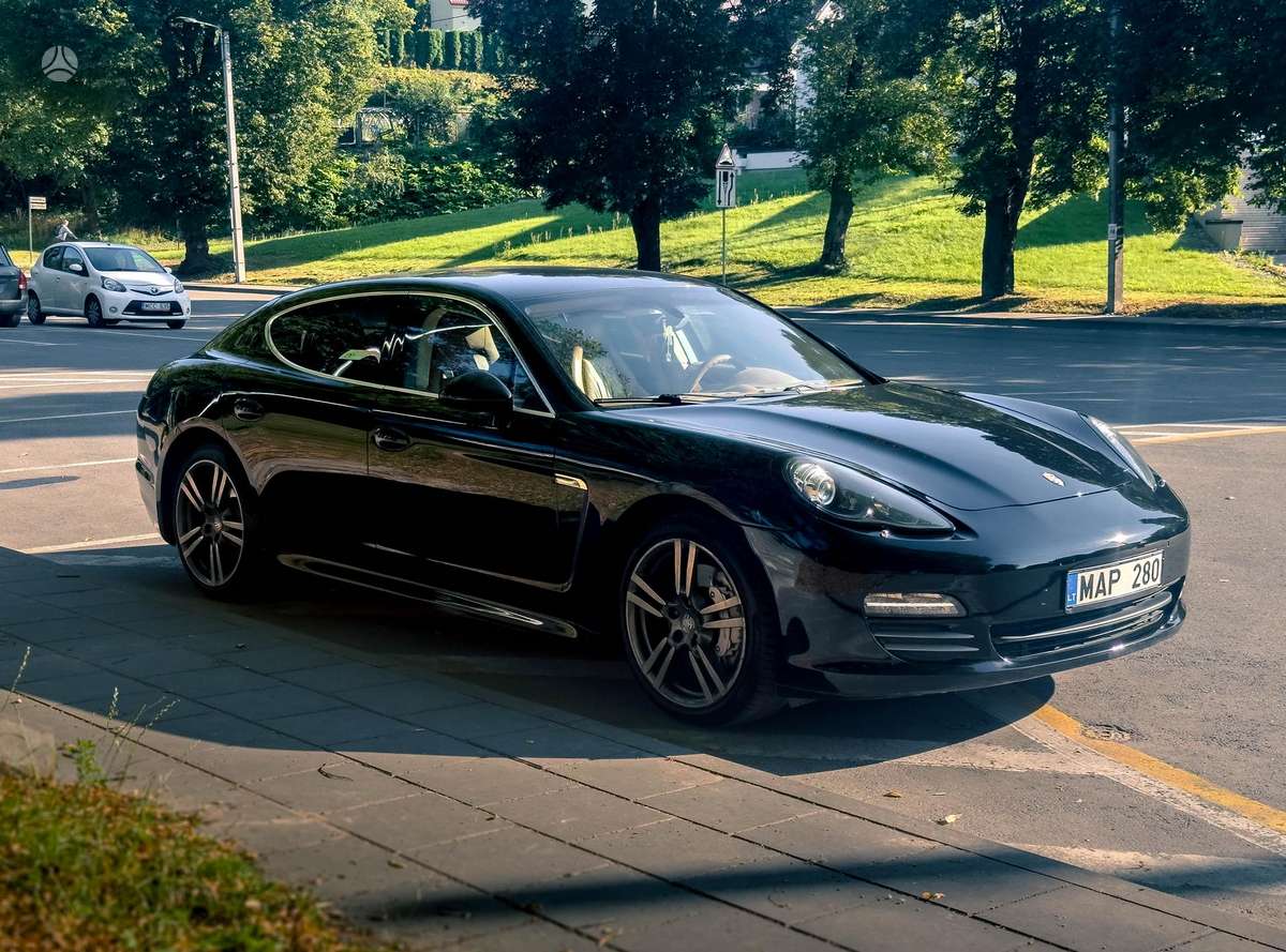 Porsche Panamera - 1