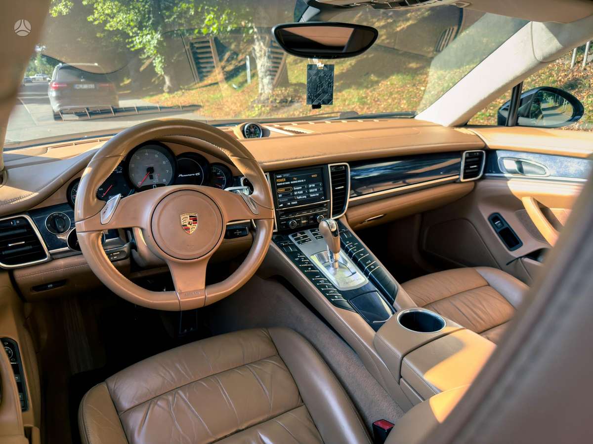 Porsche Panamera - 9