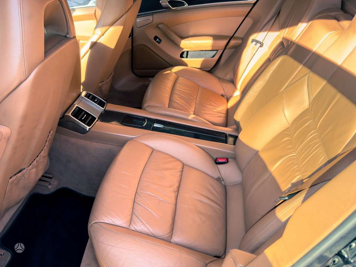 Porsche Panamera - 12