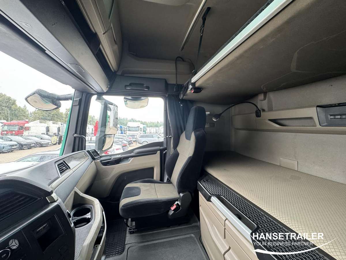 MAN TGX 18.470 Mega Low Deck, double sleeper