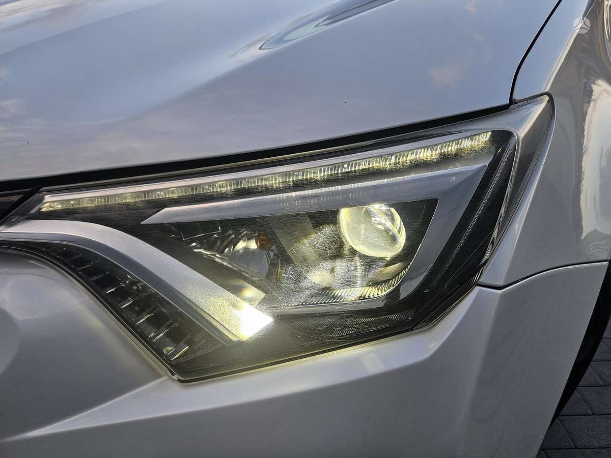 Toyota RAV4 - 10