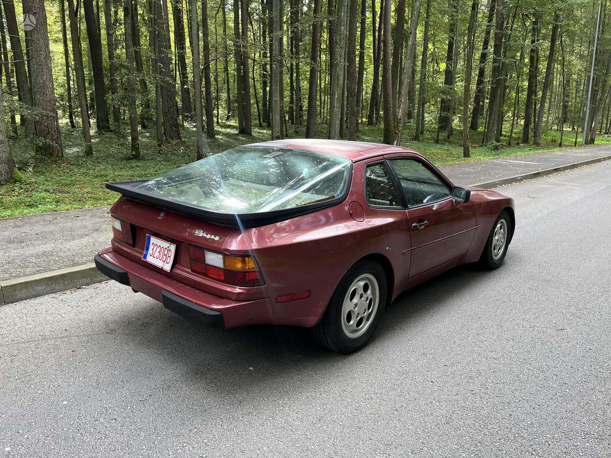 Porsche 944 - 2