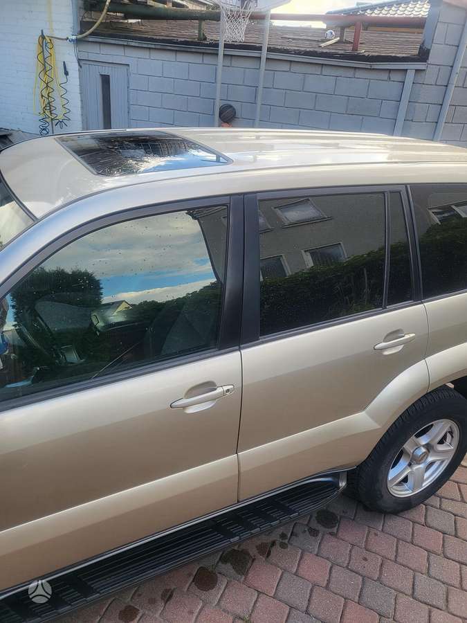 Toyota Land Cruiser - 3