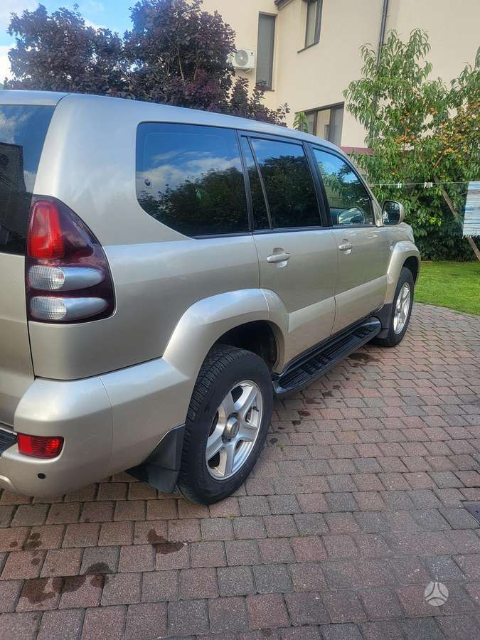 Toyota Land Cruiser - 2