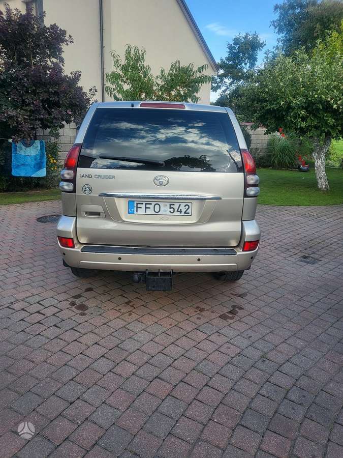 Toyota Land Cruiser - 4