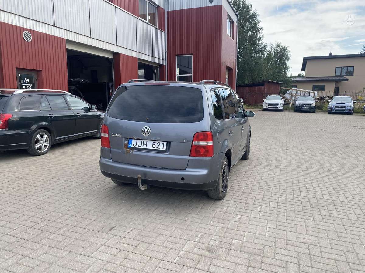Volkswagen Touran - 4