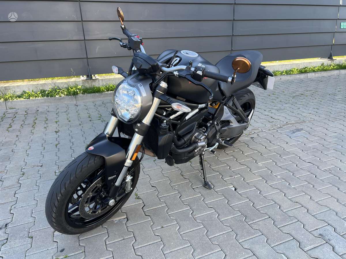 Ducati Monster 821cc, street / classic