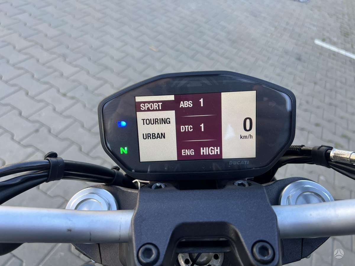 Ducati Monster 821cc, street / classic