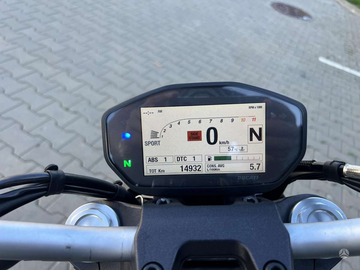 Ducati Monster 821cc, street / classic