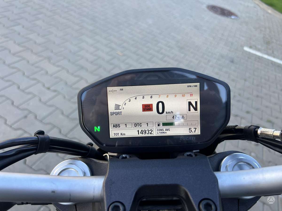 Ducati Monster 821cc, street / classic
