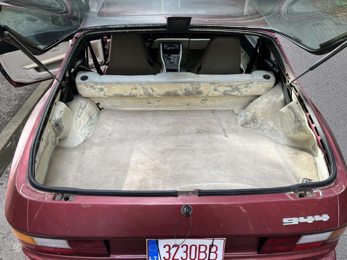 Porsche 944 - 12