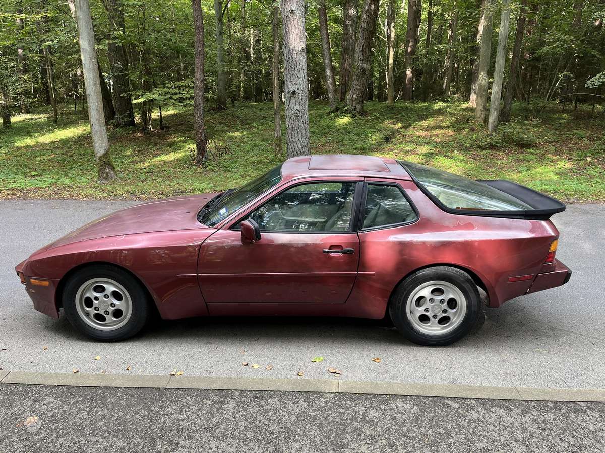Porsche 944 - 8