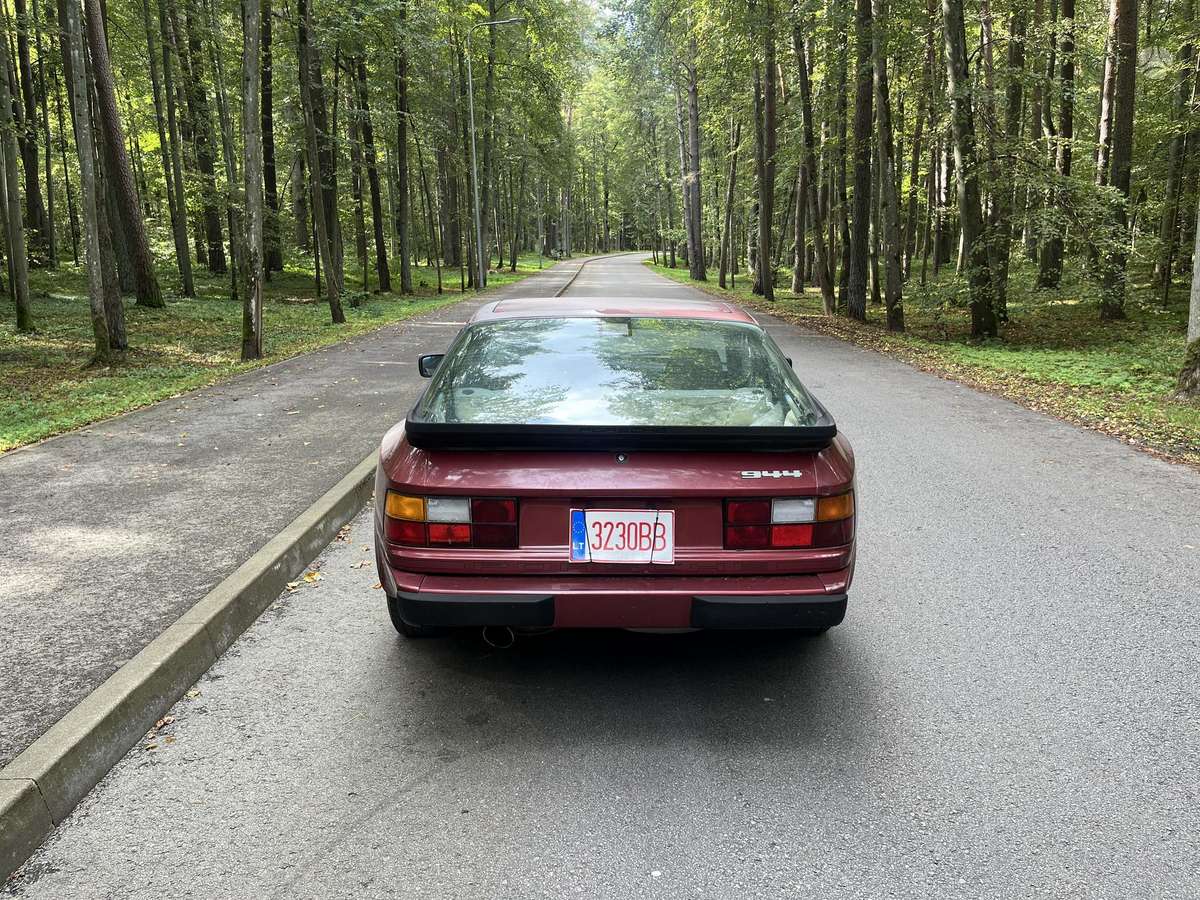 Porsche 944 - 6