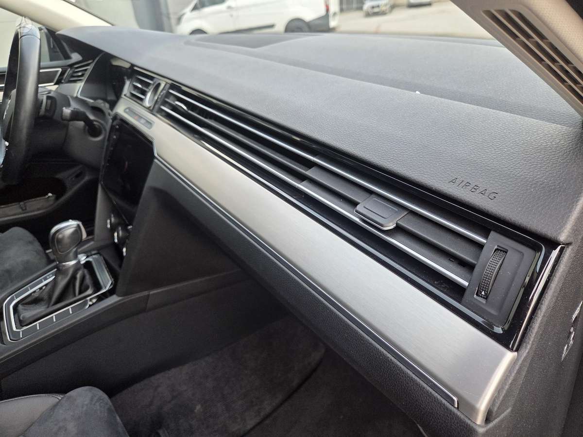 Volkswagen Passat - 12