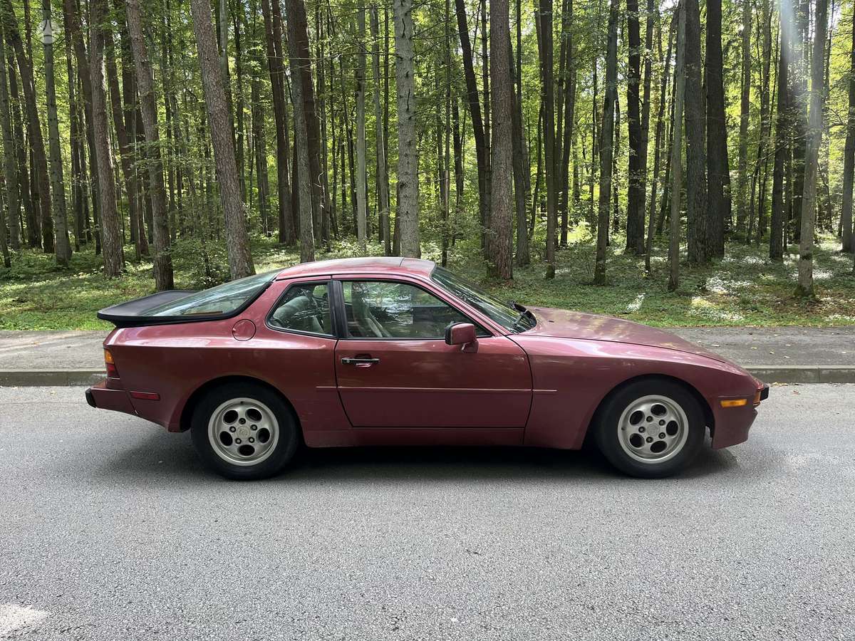 Porsche 944 - 1