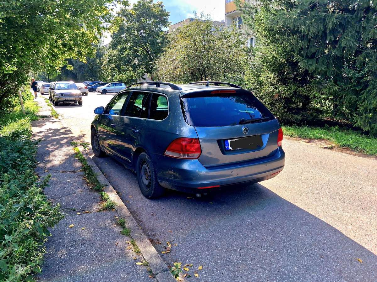 Volkswagen Golf - 2