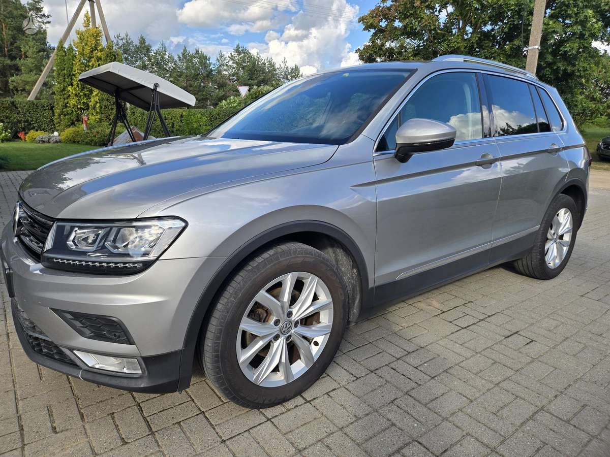 Volkswagen Tiguan - 1