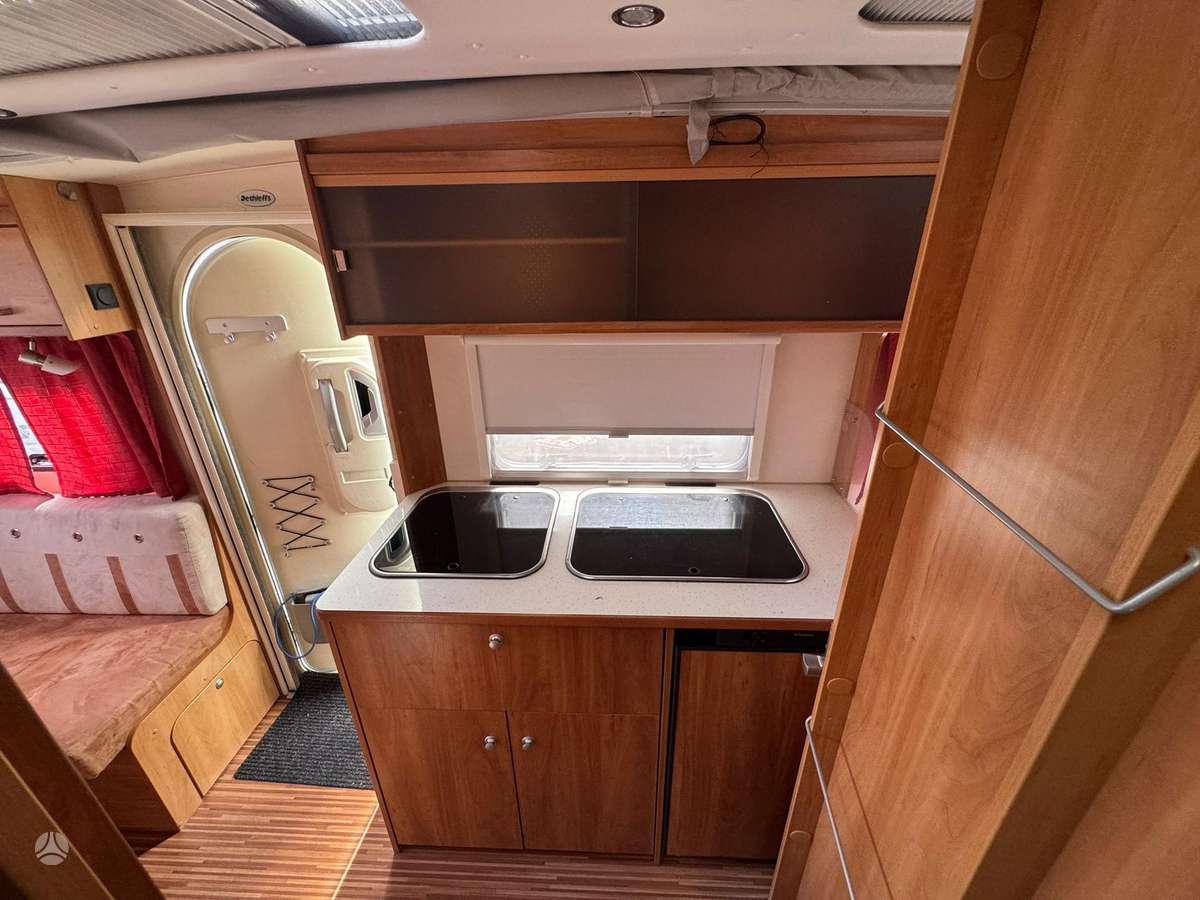 Dethleffs Tourist 400, kemperis
