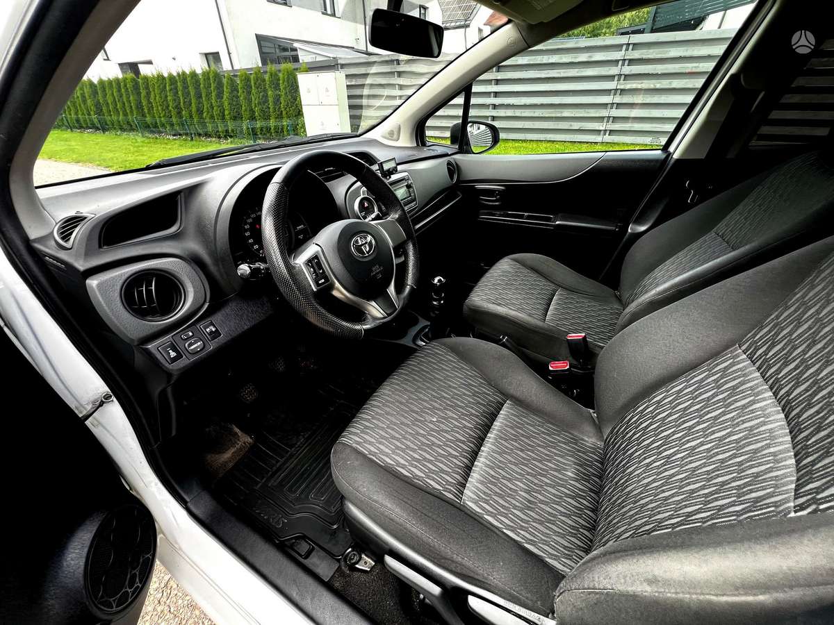 Toyota Yaris - 7