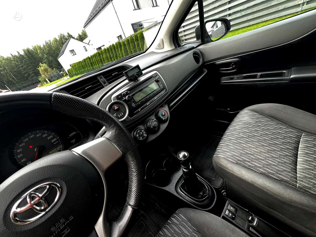 Toyota Yaris - 8