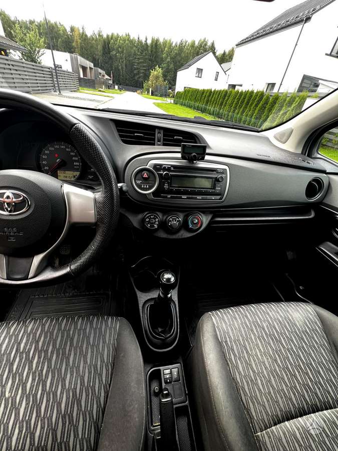 Toyota Yaris - 10