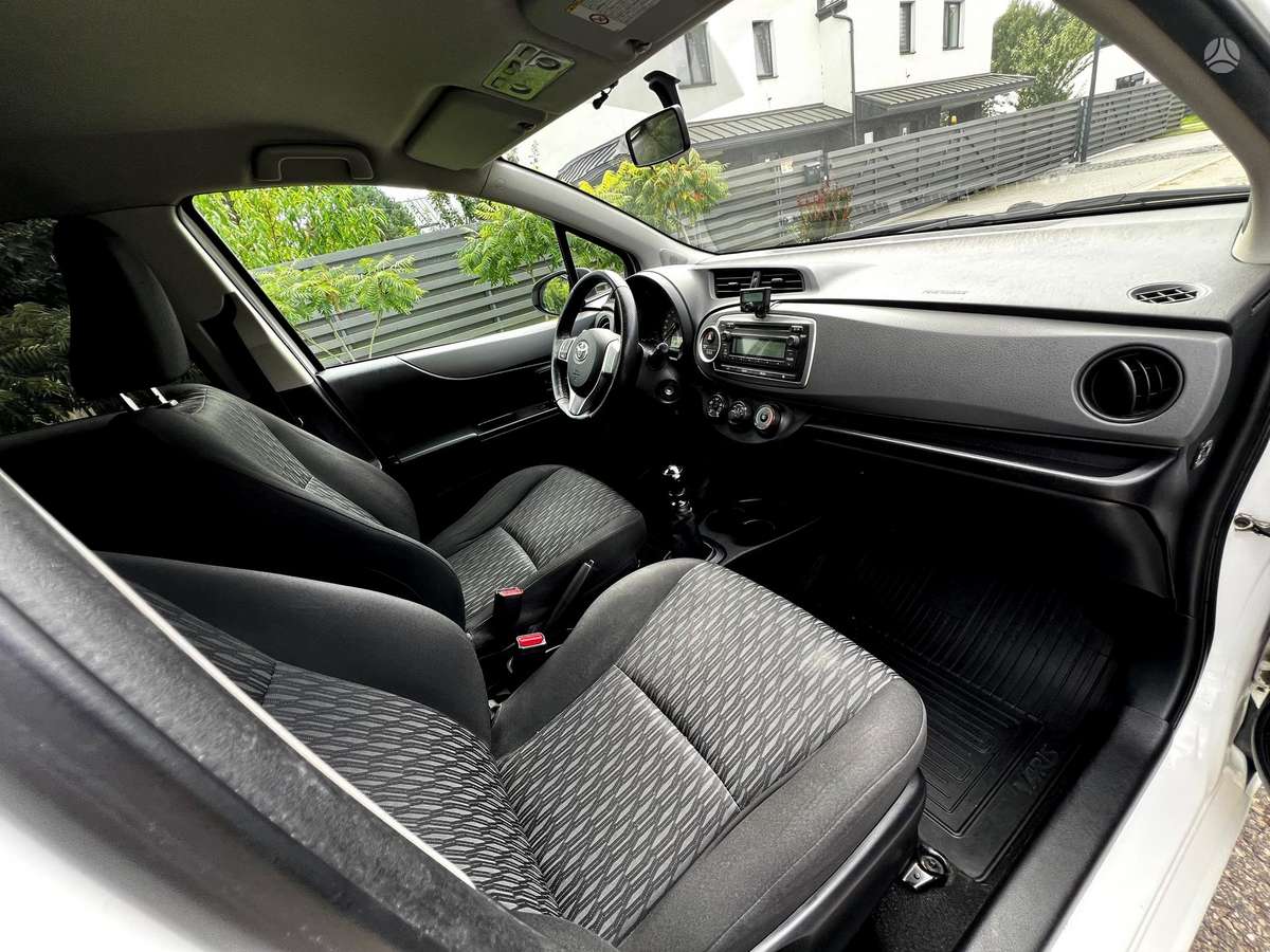 Toyota Yaris - 12